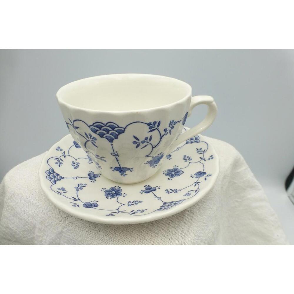 Churchill England Georgian Collection Finlandia Tea or Coffee Cup/Saucer 6 oz I3